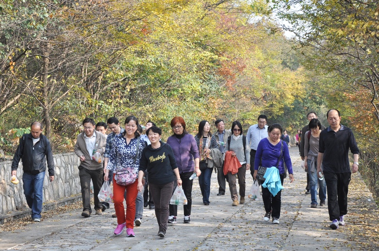 公海gh555000aa线路检测工会举行秋季登山活动